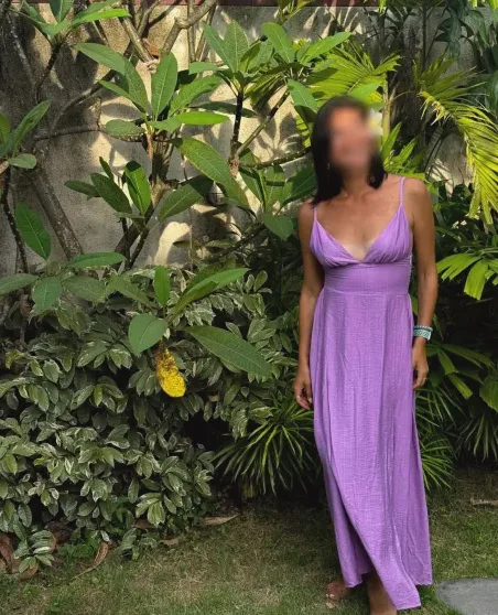 Amina, 35