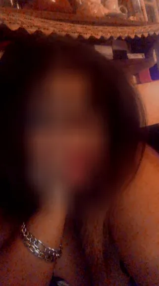 Amina, 29