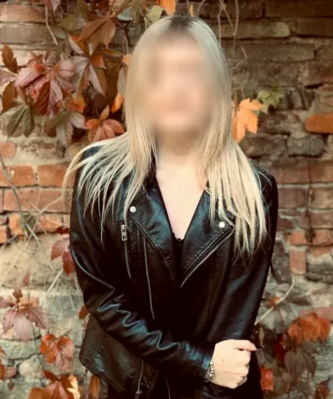Astrid, 32