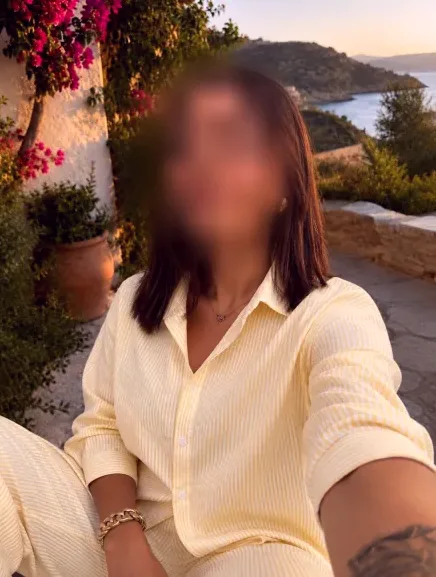 Elif, 23