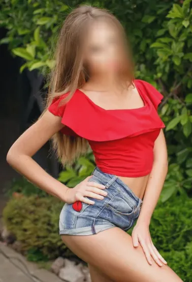 Emilie, 31
