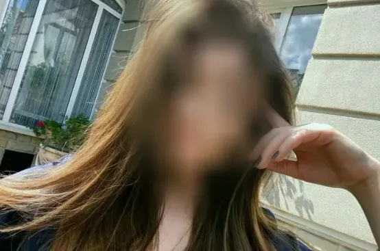 Emilie, 19