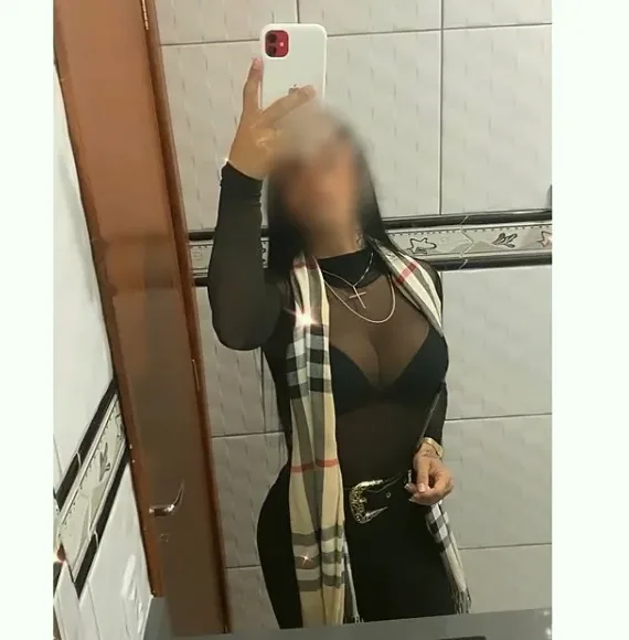 Helena, 32
