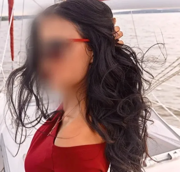 Isabella, 35