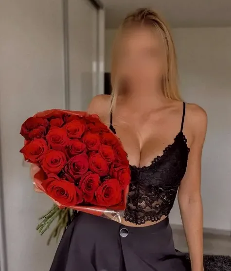 Isabella, 32