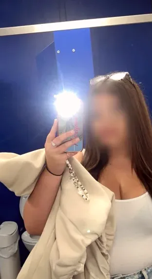 Leyla, 18