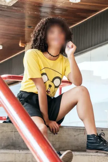 Nour, 28