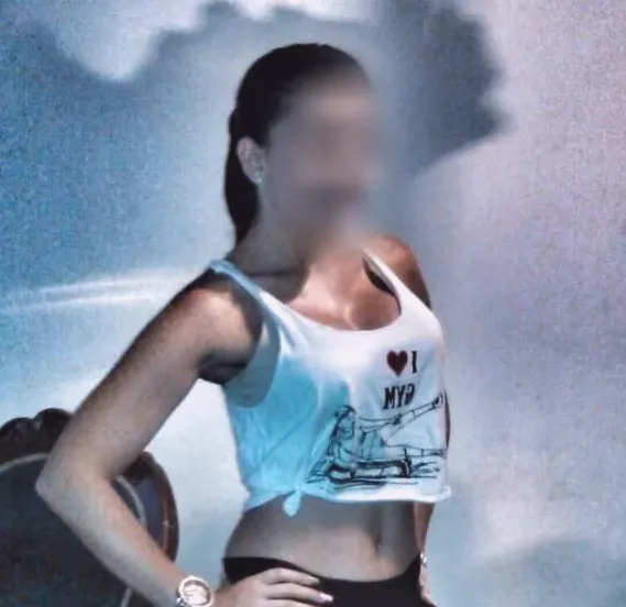 Yasmin, 40